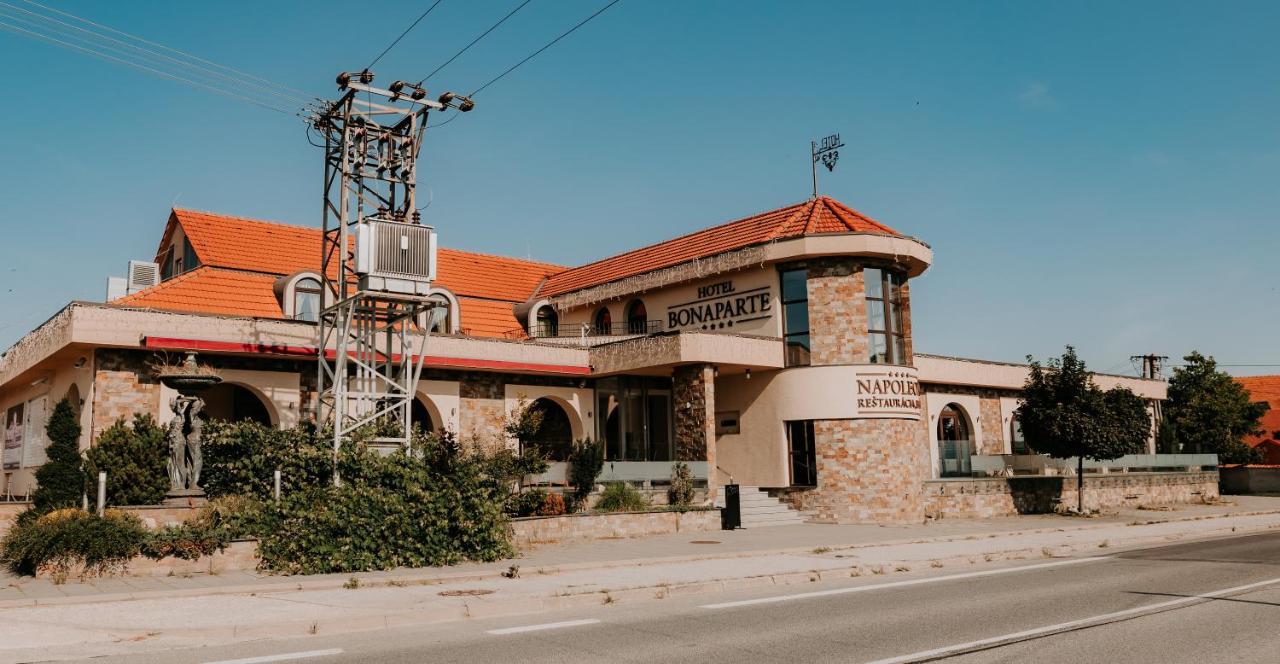 Hotel Bonaparte Caşonia Exterior foto